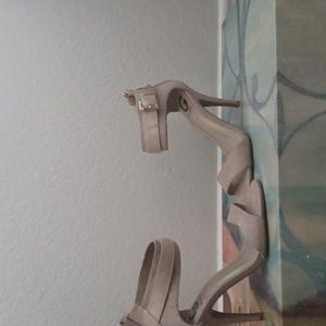 Guess 7 heels Brand New